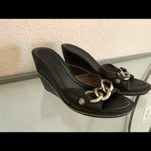 Cole Haan with Nike Air technology slides. Size 7